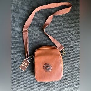 NWT!!! Kangaroo Australia Brown Crossbody Bag